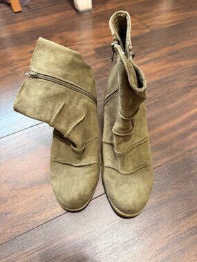 Coconuts by Matisse Boots Olive Ultrasuede Crinkle Look Womans 10